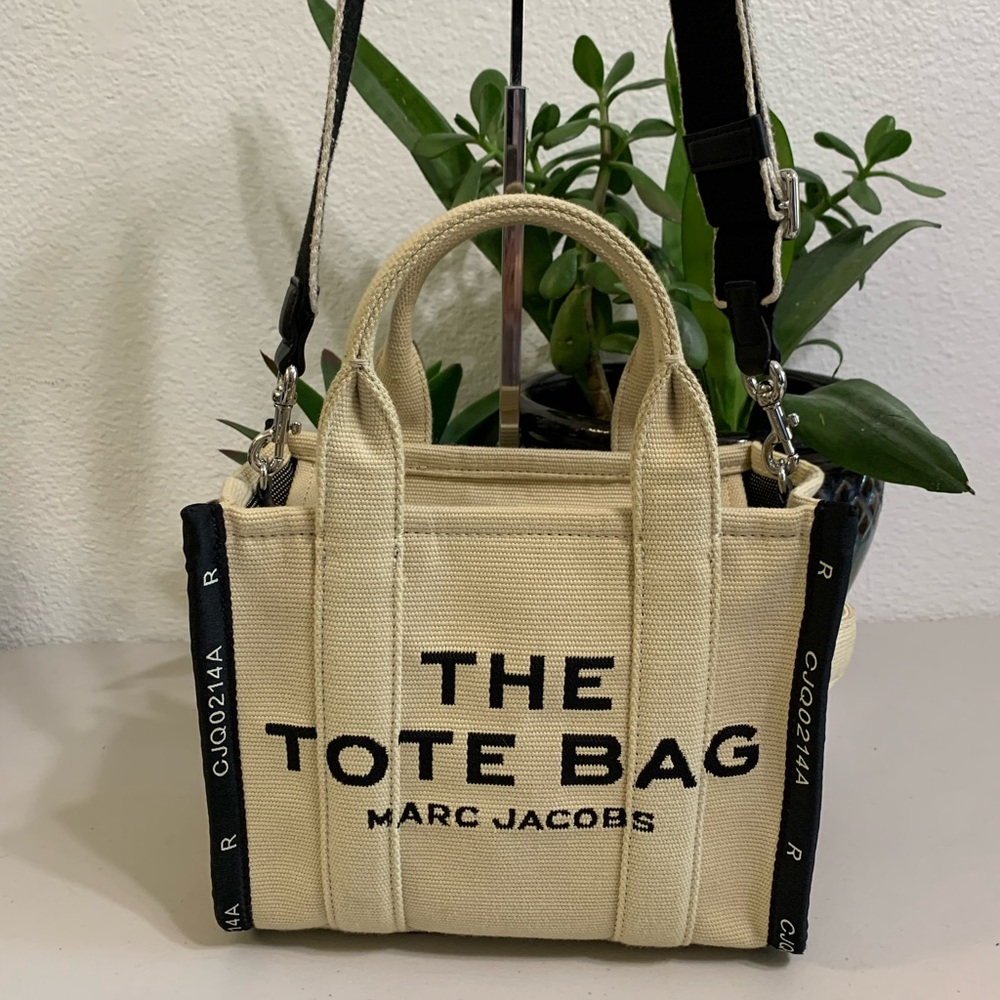 💕👜 Marc Jacobs Cream and Black Tote Bag
